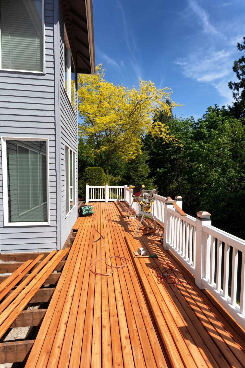 Transform Your Backyard with Expert Deck Remodeling