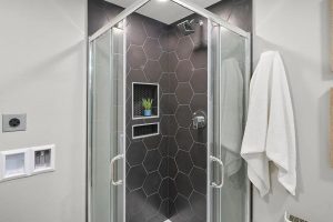 Gold.remodeling.bathroom.15